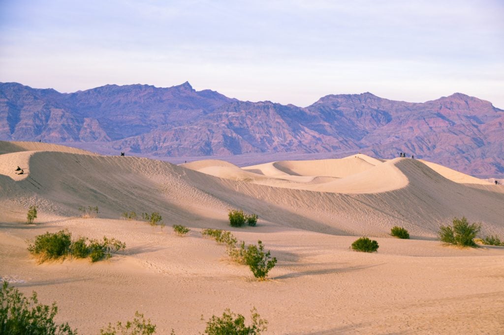 The Perfect Weekend in Death Valley National Park | The Adventurer's Guide to a weekend camping in Death Valley National Park. Located in the state of California, in the United States. My guide covers road trips, photography, best hikes, and what to do in Death Valley National Park. | Her Life Adventures | #deathvalley #traveldestinations #travelideas #northamericatravel #traveltips #usdestinations #travelhacks #travelguide #adventuretravel #roadtrip #nationalpark #nationalparkroadtrip #travelpacking