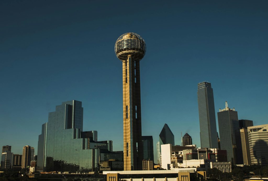 10 January Trips That Feel Like Settling Gently, Not Escaping – Her Life Adventures Iconic Dallas skyline with Reunion Tower under a clear blue sky.
